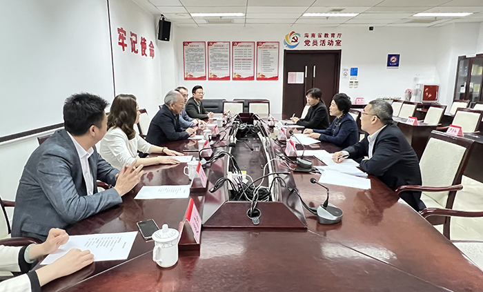 12月7日 嚴(yán)介和理事長(zhǎng)與海南省教育廳黨委書(shū)記、廳長(zhǎng)曹獻(xiàn)坤會(huì)談 (3).jpg