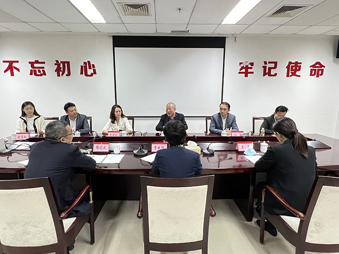 12月7日 嚴(yán)介和理事長(zhǎng)與海南省教育廳黨委書(shū)記、廳長(zhǎng)曹獻(xiàn)坤會(huì)談 (1).jpg