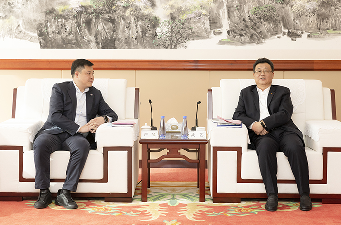 嚴昊2.jpg