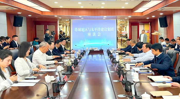 嚴(yán)介和理事長同新疆塔城地委副書記、行署專員阿依丁會談 1.png