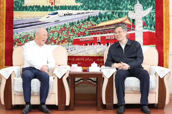 20230524嚴(yán)介和、嚴(yán)昊與新疆維吾爾自治區(qū)黨委副書記、烏魯木齊市委書記何忠友會談2_proc.jpg