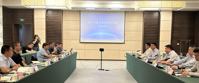 嚴(yán)昊主席同新疆伊犁哈薩克自治州特克斯縣委書記楊全國(guó)，縣長(zhǎng)阿里木斯·吾斯曼會(huì)談1.png