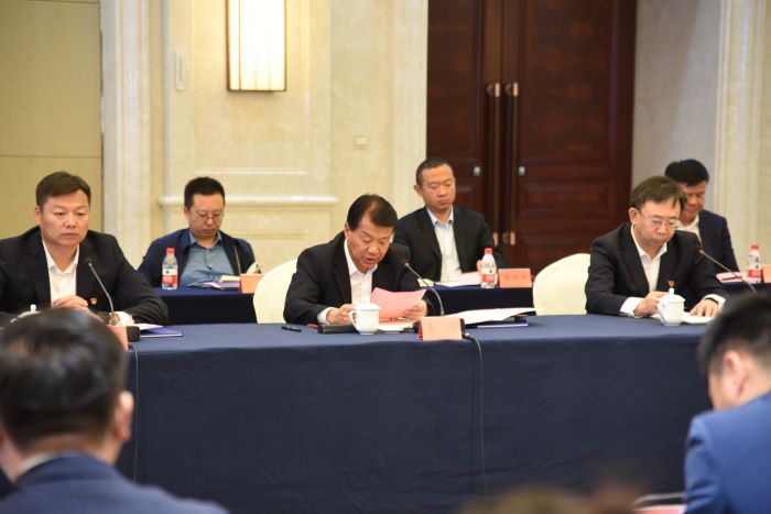嚴(yán)昊與新疆伊犁州伊寧市簽訂戰(zhàn)略合作協(xié)議2.jpg