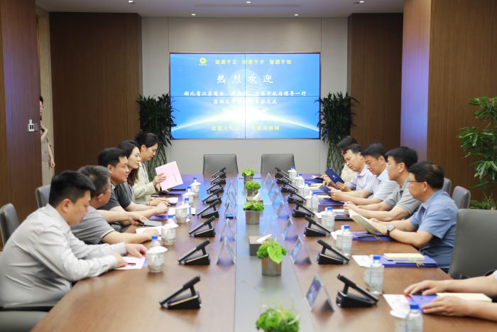 5月30日嚴(yán)昊主席與湖北省江蘇商會(huì)會(huì)長李興東一行會(huì)談1.jpg
