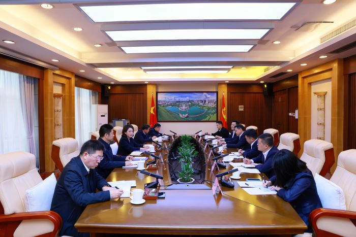 20250205嚴昊與廣西防城港市委書記黃江、市長邱明宏會談1.jpg