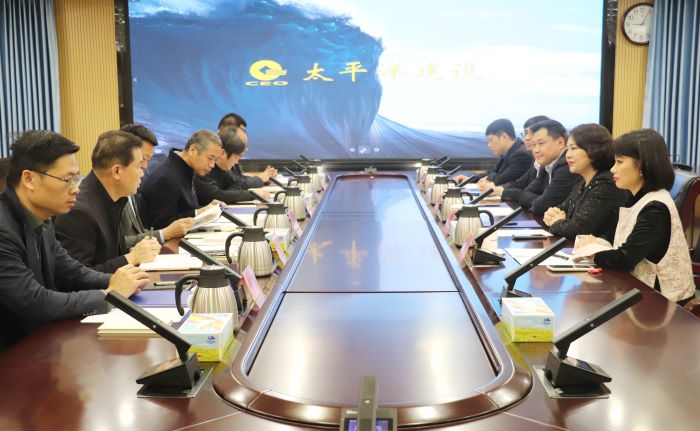 2月10日，太平洋建設董事局主席嚴昊與廣東省茂名市化州市委書記鄧澤友會談.jpg