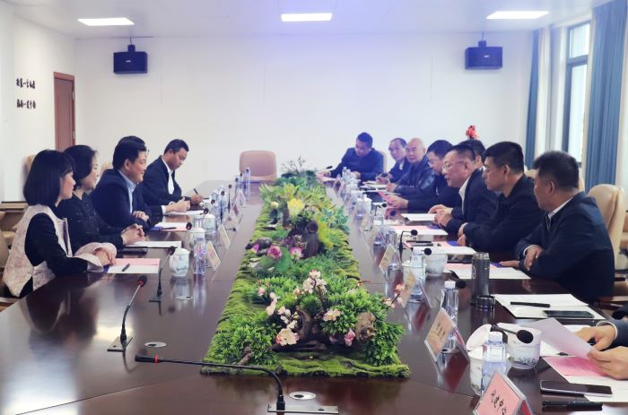 20250210嚴(yán)昊與廣東省雷州市委書記吳松江、市長(zhǎng)閆嘉偉會(huì)談2.jpg